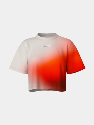 Classic-fit tee in a scarlet gradient, combining comfort and performance for studio sessions and everyday activities.